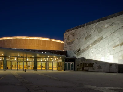 1823px-Liederhalle_Stuttgart_pjt9.jpg
