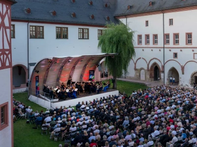Kreuzgang-Kloster-Eberbach_c_MarcoBorggreve_Rheingau191.jpg